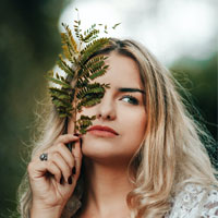 Jessica Sommer sharing her testimonial about enjoying Exotic Eats international snacks and treats